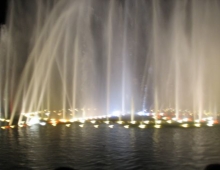 Show de agua y luces en el parque de la costa