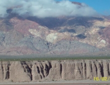 Morena y precordillera de colores 