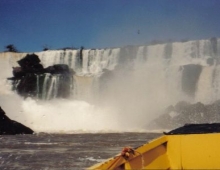 En bote rumbo a las cataratas 