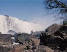 Muy cerca de las cataratas