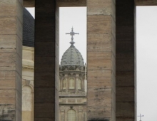 Atraves del monumento a la bandera 