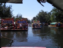 Festejando en Xochimilco