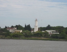 Faro de Colonia desde el agua